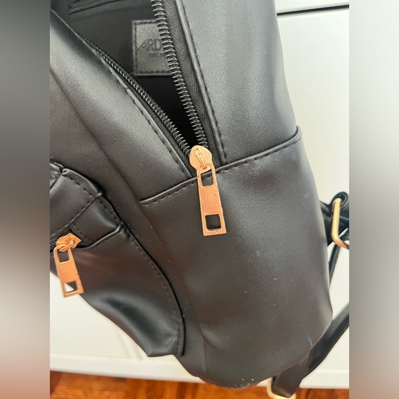 mini backpack in black. great for day trips/activities! - Picture 5 of 8